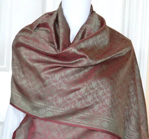 Scialle Banaras seta rosso verde tessuto floreale design paisley, avvolgente, stola - Foto 1 di 5
