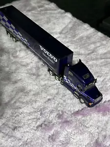 VOLVO VNL 770 Roads Camion Furgone Secco Rimorchio BANDIERA CONTROLLATA PEM M80003 1:64 Raro - Foto 1 di 9