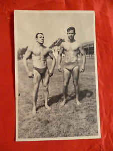 photo N&B avec 2 athlètes/sportifs inconnus 1950