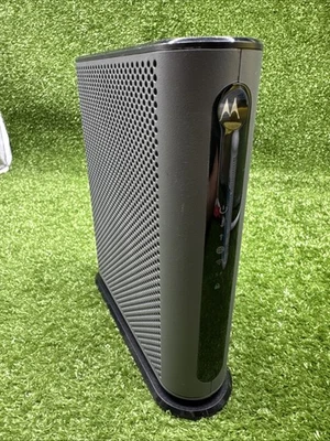 Motorola MG7700 AC1900 Dual-Band DOCSIS 3.0 Cable Modem WiFi Router.    W - Image 1 of 4