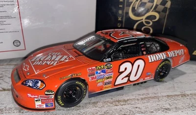 Tony Stewart #20 Home Depot / Daytona Raced Win Version 2005 Owners Elite - Image 1 of 4