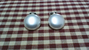 Vintage White "Button" Clip Earrings - Picture 1 of 4