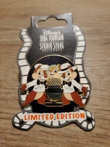 Disney Pin DSSH DSF LE 300 Chip, Dale And Claurice Singing - Picture 1 of 3