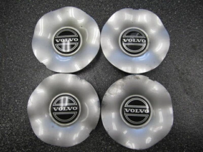 Juego (4) Tapas centrales metálicas plateadas Volvo 70 850 1993-2000 OEM 9140405 70177 Foto 1 de 4