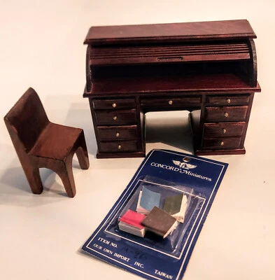 Escritorio con tapa enrollable vintage de caoba miniaturas para casa de muñecas con silla y libros Foto 1 de 4