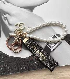 * Chanel VIP CC logo CHARM DIY Beauty BLACK Keyring Keychain Original ribbon - Picture 1 of 10