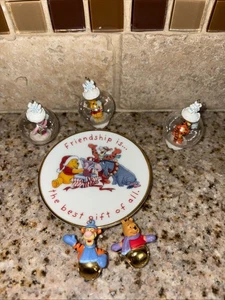 CATCHING SNOWFLAKES Mini Hallmark Winnie The Pooh Globes Plus Lot # 269 - Picture 1 of 7
