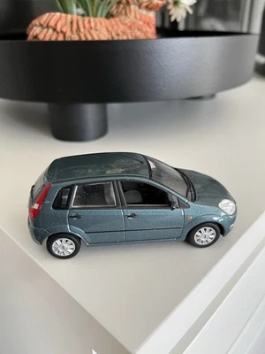 Minichamps 2002 Ford Fiesta Mk5 5 Door 1:43 Scale Diecast Model Official Ford - Image 1 of 4