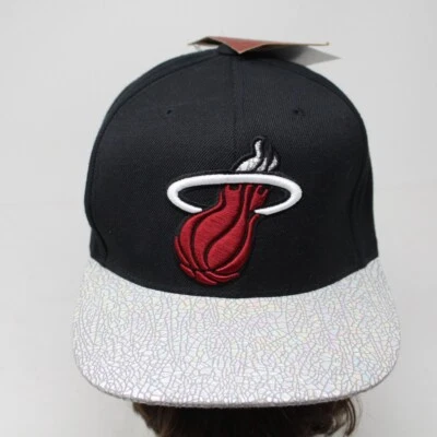 Sombrero Miami Heat Nuevo con Etiquetas Negro Snapback Mitchell & Ness Madera Dura Clásicos Sin Stock Foto 1 de 4