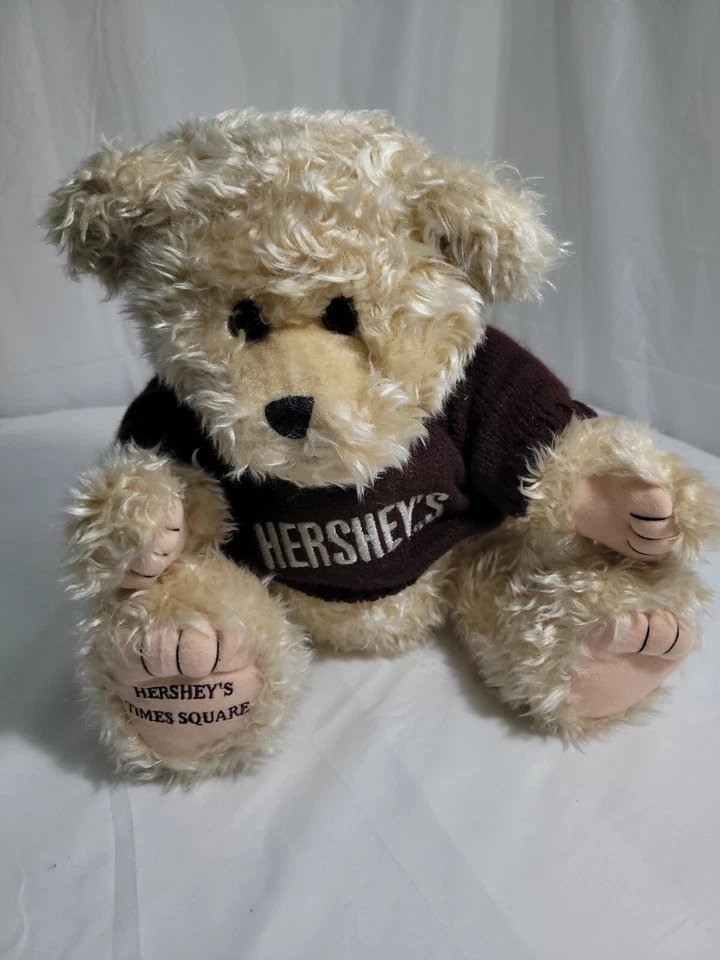 Hershey's Teddy Bear Salsicha Bege NYC Times Square Pelúcia 11” Brinquedo 2002 - Imagem 1 de 4