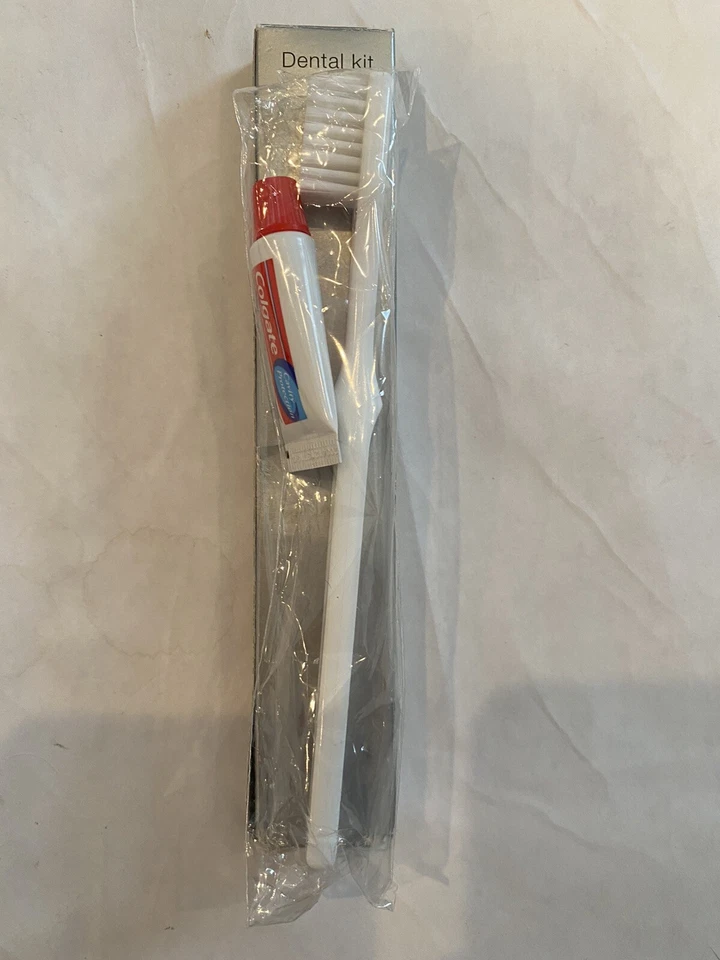 Artículos de tocador de tamaño de viaje: kit dental cepillo de dientes pasta de dientes sellada Foto 1 de 1