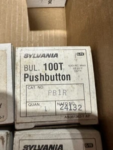 SYLVANIA 100T-PB1R PULSANTE ROSSO W148 - Foto 1 di 1