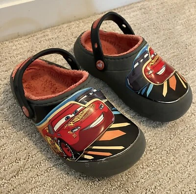 Zuecos Crocs Lightning McQueen para niños talla 12C Foto 1 de 4