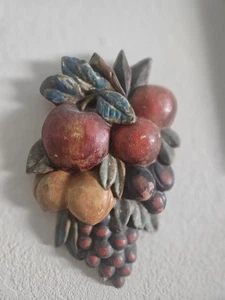Antiguo colgante de pared francés de tiza con fruta - Imagen 1 de 5