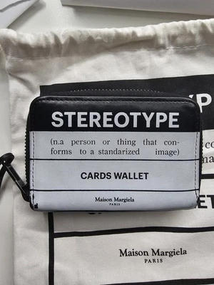 Cartera estereotipo de cuero negra Maison Margiela Foto 1 de 4