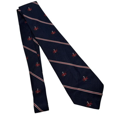 Corbata de seda WM Chelsea Ltd para hombre talla única azul marino rojo rayas escudo de león logotipo patrón Foto 1 de 4