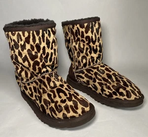 UGG Leopardenmuster Classic Short Boots Classic Calf Hair Animal Print Boots 6 - Bild 1 von 10