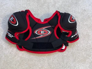 Easton Synergy 50 Ice Hockey Shoulder Pad Size Youth Medium - Picture 1 of 3