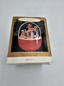 Hallmark 1994 Winnie The Pooh Sfilata Movimento E Musica Magia Ricordo Ornamento - Picture 1 of 10
