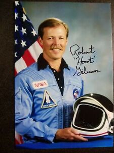 ROBERT GIBSON (HOOT) Authentic Hand Signed Autograph 4X5 Photo - NASA ASTRONAUT