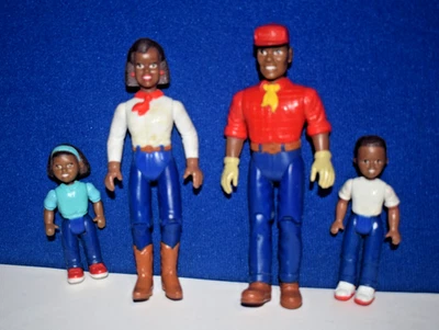 De colección 1995 TONKA FARM Familia Set 4 Figuras Afroamericanas RARAS Mamá Papá Niño Niña Foto 1 de 4