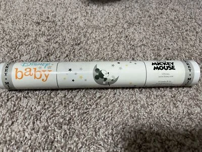 Adesivos de parede Disney Baby Mickey Mouse cinza e amarelo celestial por Lambs & Ivy - Imagem 1 de 2