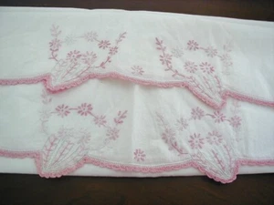 Hand Embroidered Tube Pillowcase Crochet 21 x 64 Stamped Pink White Cut Out - Bild 1 von 8
