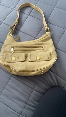 Bolso de hombro Stone Mountain beige con llavero a juego Foto 1 de 4