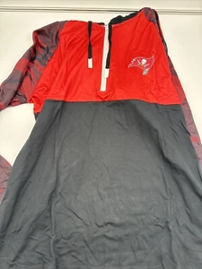Zubaz NFL Men's Tampa Bay Buccaneers Team Color Block Hoodie W/ Camo Lines - Picture 1 of 3