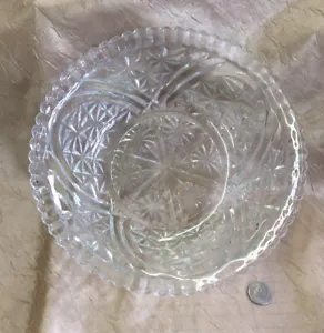 Cuenco de vidrio cortado con estrellas y barras de anclaje vintage con borde ondulado 8"x 2-1/2" - Imagen 1 de 4
