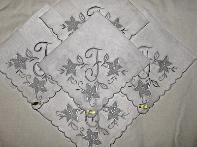  BODA MONOGRM "F"*LOTE 5 VERDADEROS De Colección*ETIQUETA*SANQUITOS DE LINO SIN USAR*PLATEADOS/TAUPE/BLANCOS Foto 1 de 4