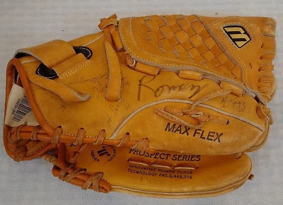 2003 ROME BRAVES Team Signed Baseball Glove 30+ BRIAN MCCANN 1st Season Champs A - Image 1 of 3