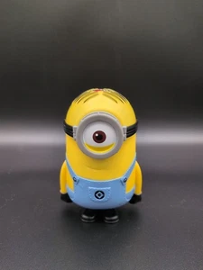2016 Bop It Despicable Me 3 Minion Stuart sprechende Spielzeugfigur Spiel Hasbro Gaming - Bild 1 von 7