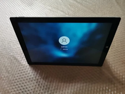 Lotto 3 Microsoft Surface:  2 x "pro 3", 1 x "RT" - Immagine 1 di 4