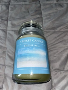 Yankee Candle (1) "FRESH AS....." Candela grande barattolo 22 oz nuova - Foto 1 di 4
