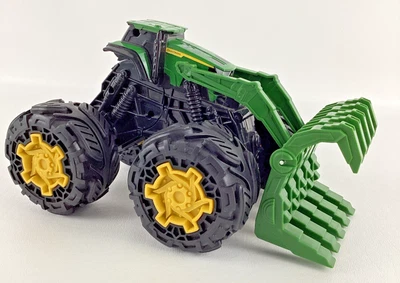 John Deere Monster Treds Av Up Tractor Maquinaria Agrícola Juguete Tomy Verde Foto 1 de 4