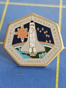 NASA Space Shuttle COLUMBIA STS-78 Enamel Metal Lapel Hat Pin 1996 Vintage - Foto 1 di 2