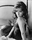 Gina Lollobrigida sexy Look über die Schulter in Neglige 1966 angenehme Nächte 8x10