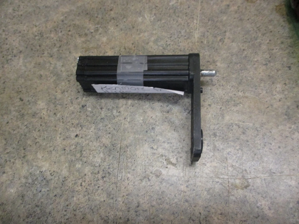 肯莫尔冰箱 HINGE 部件 # AEH36821908 — 第 1/1 张图片