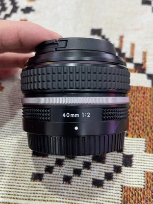 Lente Nikon NIKKOR Z 40 mm f/2 SE Prime/fija para montura Nikon Z Foto 1 de 4