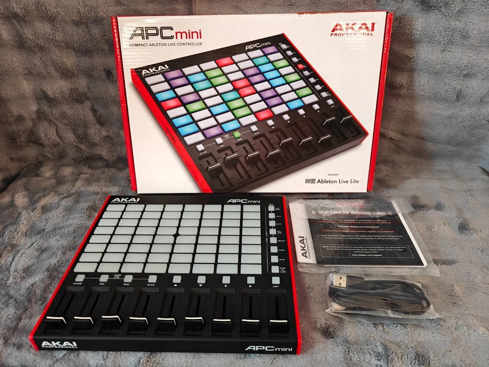 AKAI Professional APC Mini MK2 - Controller MIDI USB con 64 pad RGB Ableton Live - Immagine 1 di 4