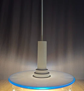 Lámpara colgante 20" Fredrick Ramond Riva blanco y azul lucite posmoderna - Imagen 1 de 14