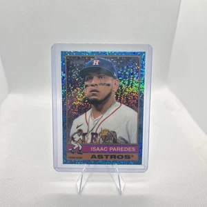 2025 Topps Heritage - Isaac Paredes #8 rifrattore scintillante blu chiaro cromato - Foto 1 di 2