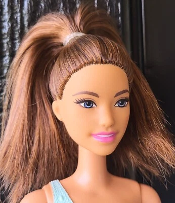 西班牙裔芭比海滩黑发特蕾莎娃娃水上游戏独一无二或混合美泰 — 第 1/4 张图片