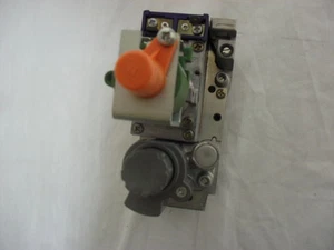 Honeywell Gas Valve V8600N2023 Type V8600N - Picture 1 of 3
