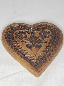 Heart Shaped Mold Flowers Laurel Wreath For Cookies Paper Or Crafts - Picture 1 of 4