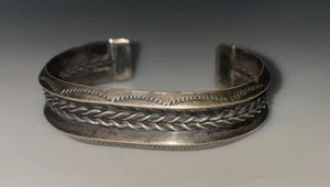 Brazalete Navajo clásico vintage de plata de ley trenzado estampado sin firmar - Imagen 1 de 10