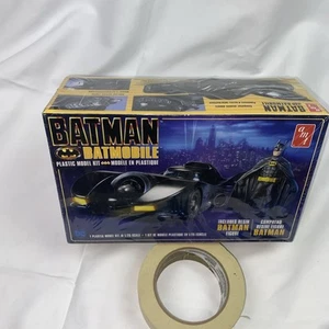 AMT DC Comics 1989 Batman Batmobile 1/25 detaillierter Modellbausatz SEALED! - Bild 1 von 7