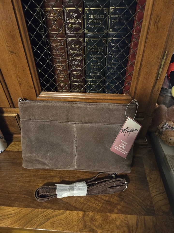 Bolso de mano Maxam marrón de gamuza genuina con correa ajustable Foto 1 de 2
