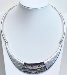 NUEVO COLLAR BABERO CHICO'S MARTILLADO PLATEADO MALLA METÁLICA CUENTAS - Imagen 1 de 6
